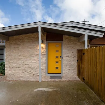 Retro Chic Old Austin Charm With Updated Features